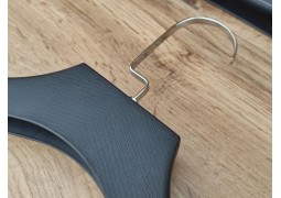 Вішалка-плечики з широким плечем 45,5х4см.  (структура під чорне дерево) 